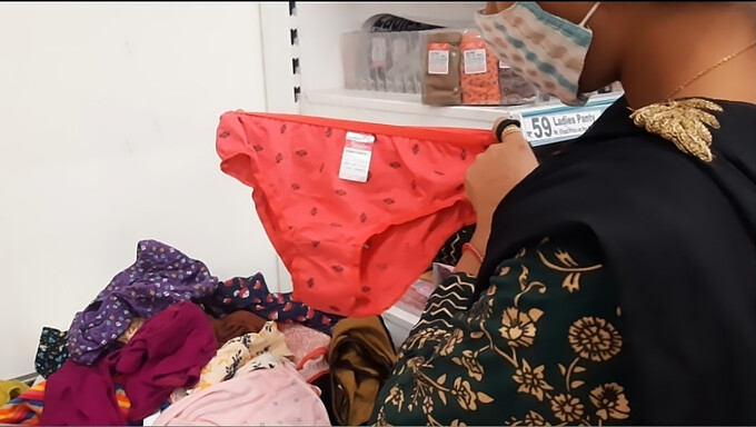 Depois Da Escola, A Adolescente Tem Sexo Anal Áspero No Shopping